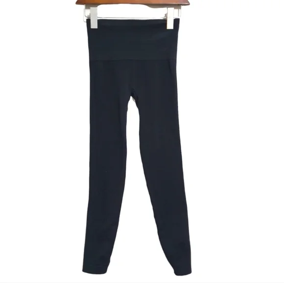 Spanx Look At Me Now Seamless Cropped Leggings - Picture 3 of 6